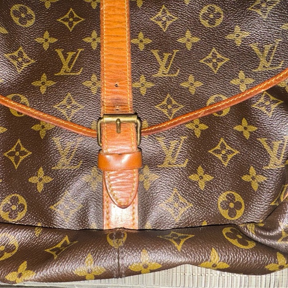 Auth preloved vintage Louis Vuitton Saumur 35 Large Messenger Bag. - Picture 10 of 16